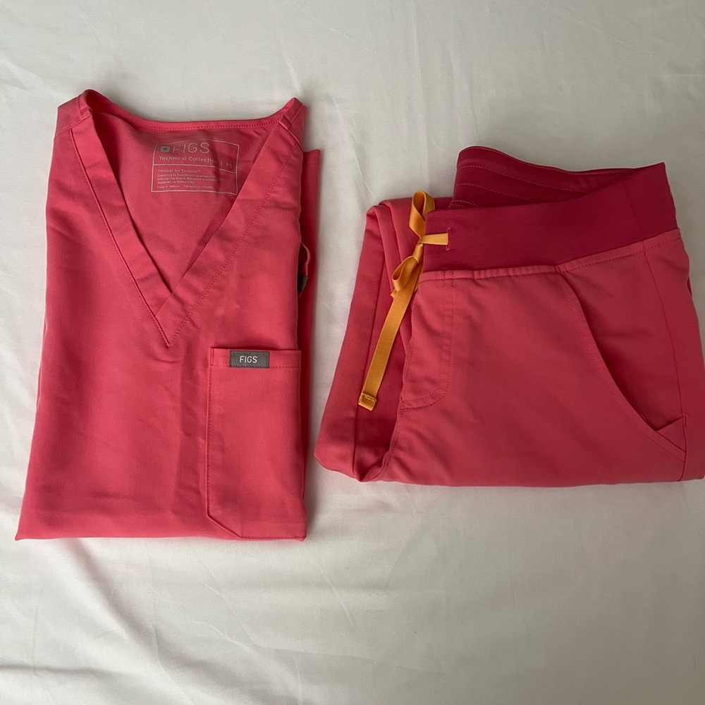 FIGS neon pink XS set
